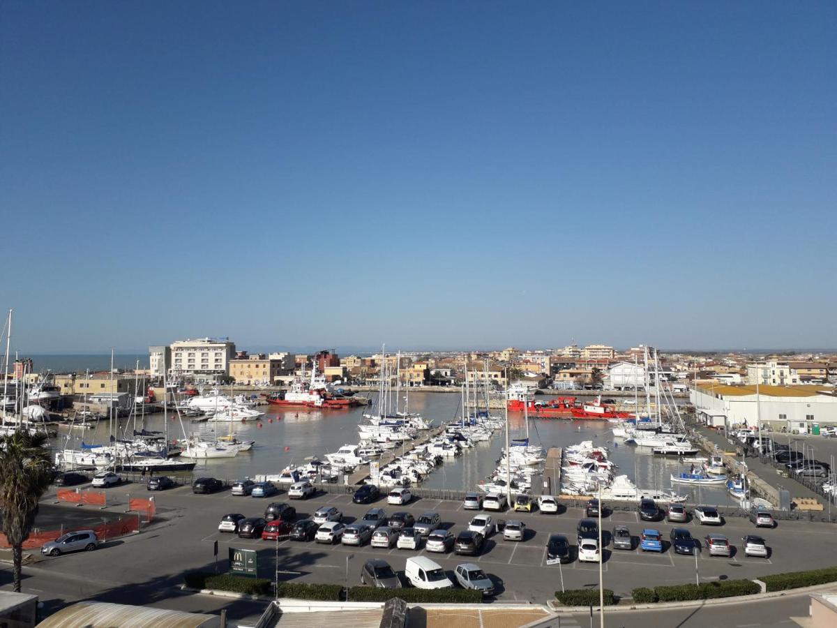 Apartemen 60 m² dengan 2 kamar tidur dan 1 kamar mandi pribadi di Bandara Fiumicino Bagian luar foto