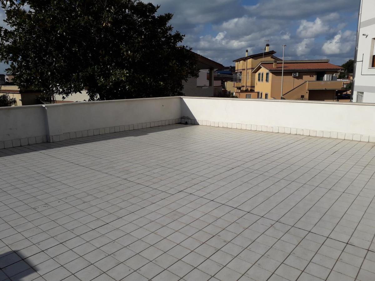Apartemen 60 m² dengan 2 kamar tidur dan 1 kamar mandi pribadi di Bandara Fiumicino Bagian luar foto