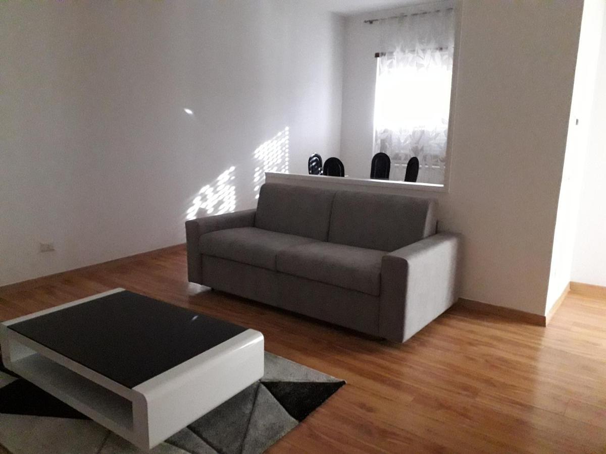 Apartemen 60 m² dengan 2 kamar tidur dan 1 kamar mandi pribadi di Bandara Fiumicino Bagian luar foto