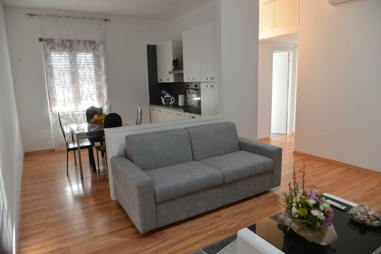Apartemen 60 m² dengan 2 kamar tidur dan 1 kamar mandi pribadi di Bandara Fiumicino Bagian luar foto