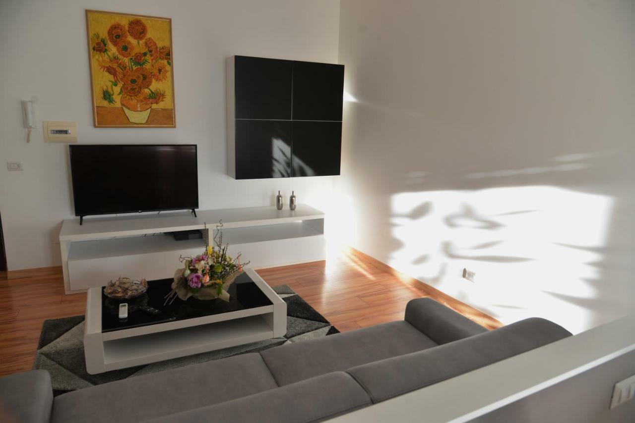 Apartemen 60 m² dengan 2 kamar tidur dan 1 kamar mandi pribadi di Bandara Fiumicino Bagian luar foto
