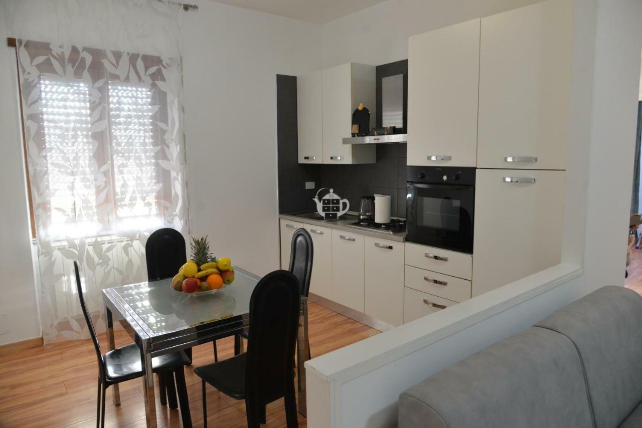 Apartemen 60 m² dengan 2 kamar tidur dan 1 kamar mandi pribadi di Bandara Fiumicino Bagian luar foto