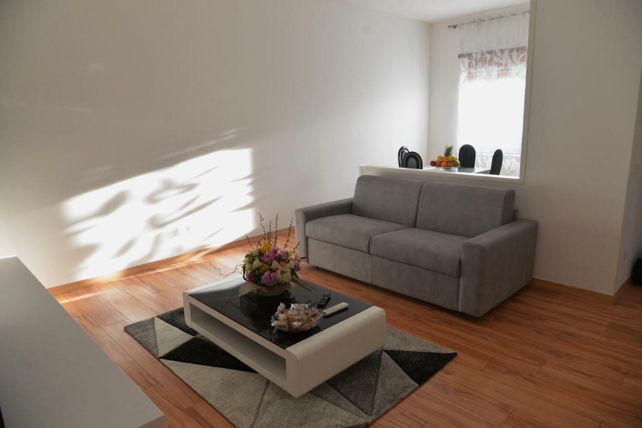 Apartemen 60 m² dengan 2 kamar tidur dan 1 kamar mandi pribadi di Bandara Fiumicino Bagian luar foto