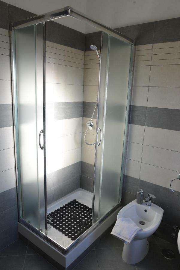 Apartemen 60 m² dengan 2 kamar tidur dan 1 kamar mandi pribadi di Bandara Fiumicino Bagian luar foto