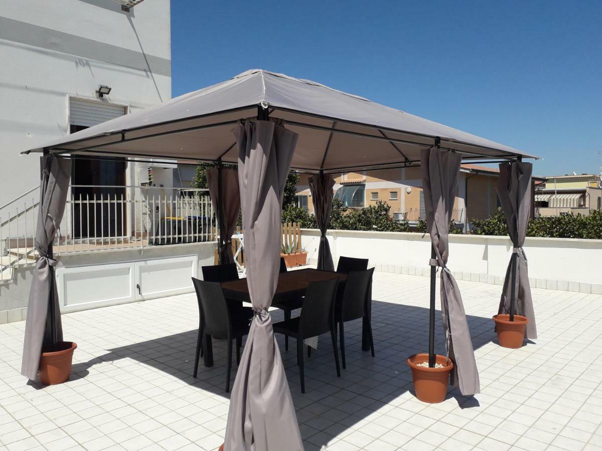 Apartemen 60 m² dengan 2 kamar tidur dan 1 kamar mandi pribadi di Bandara Fiumicino Bagian luar foto