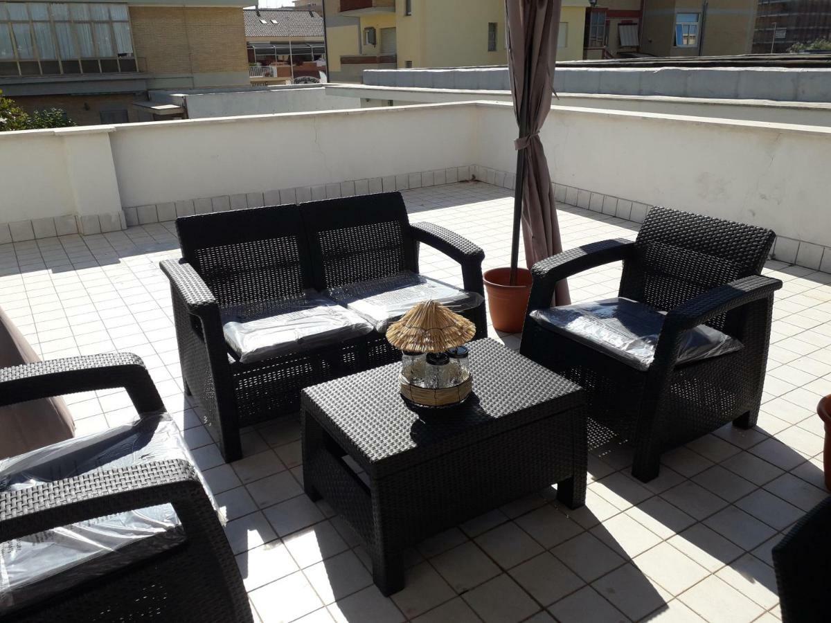 Apartemen 60 m² dengan 2 kamar tidur dan 1 kamar mandi pribadi di Bandara Fiumicino Bagian luar foto